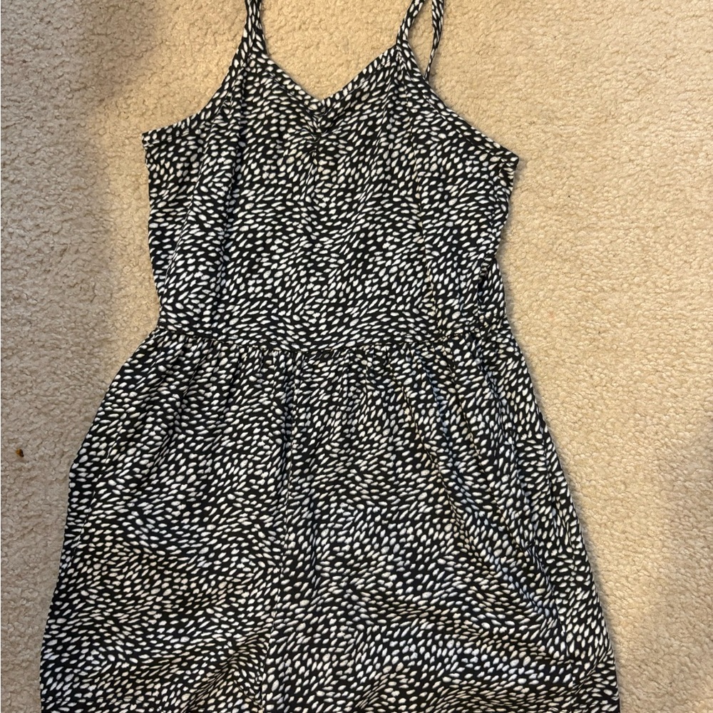 Old Navy Monochrome Leaf Print Top